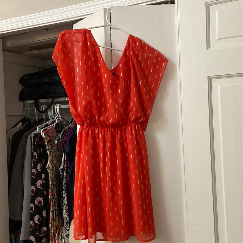 Cute fun dress for summer and fall! Size medium fits 10/12